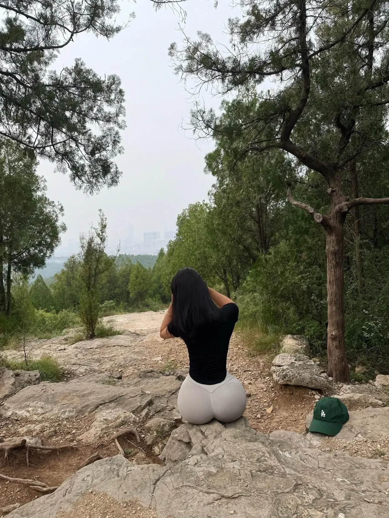 酒醉的黑蝴蝶!跳起了探戈！！！酒醉的蝴蝶迷健身女孩的日常背背影杀手别回头背