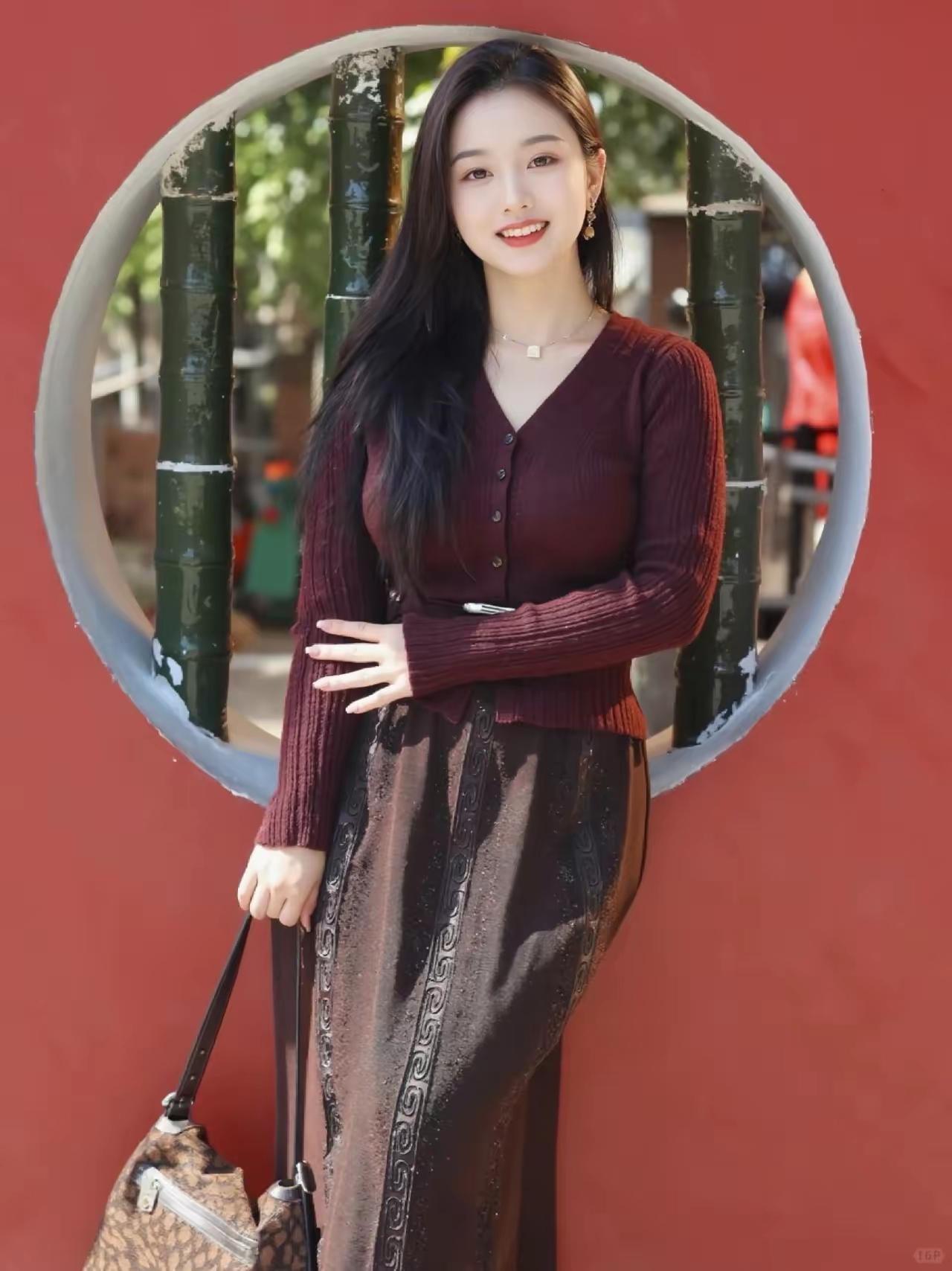 穿搭指南：复古毛衣+长裙，优雅动人