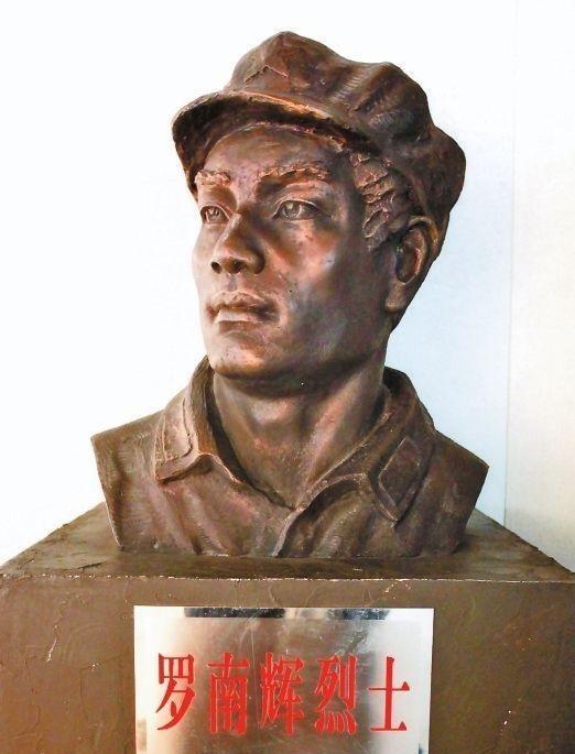 1930年，红军军委书记罗南辉被捕，敌人还没有用刑，他自己就先招了，为了试探他