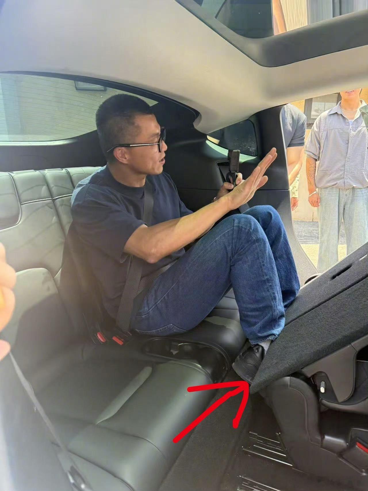 ModelY7座版，第三排…​​​
