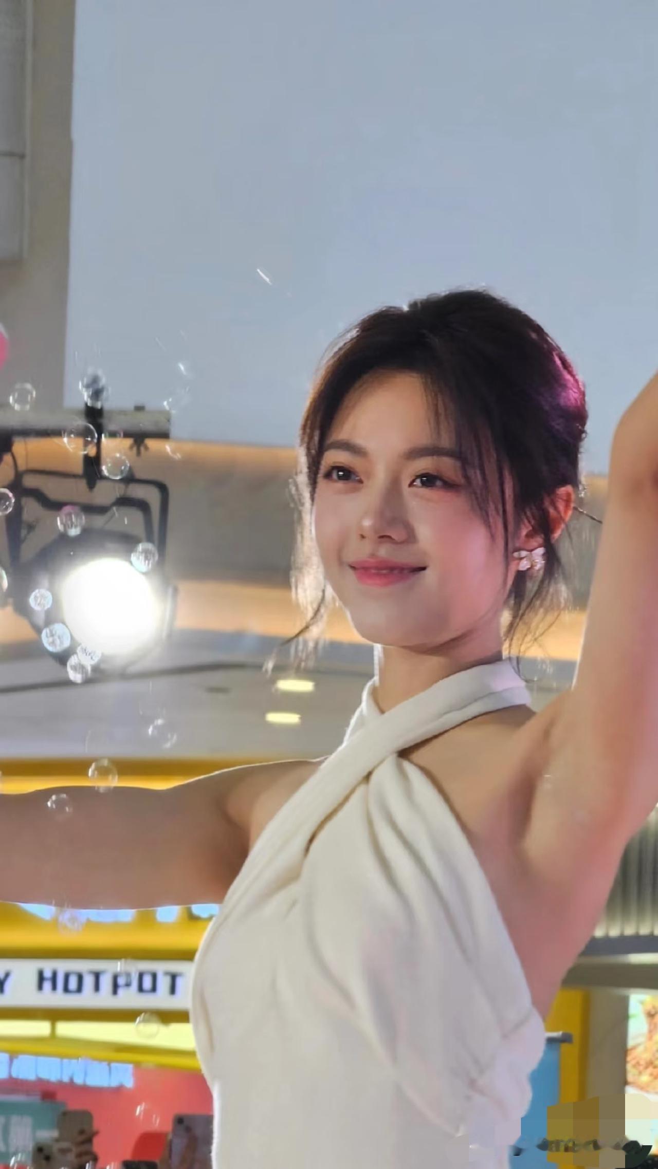 赵今麦活动生图，太美了