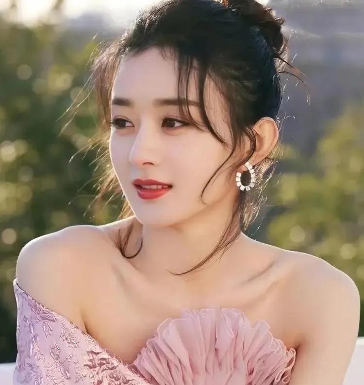 赵丽颖估计不会再拍很多戏了，不是因为她演技差，也不是因为她换经纪人了，而是她现在