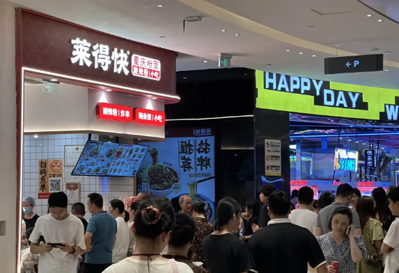 为了热烈庆祝重庆直辖28周年，重庆人今晚疯狂大吃大喝！6月17日下午6点，重庆长