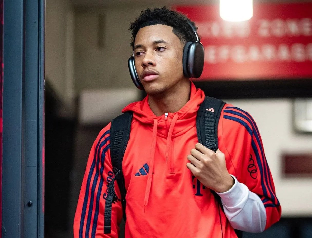 拜仁慕尼黑官方确认，基亚拉已成功接受脚踝手术，将缺席数月比赛。