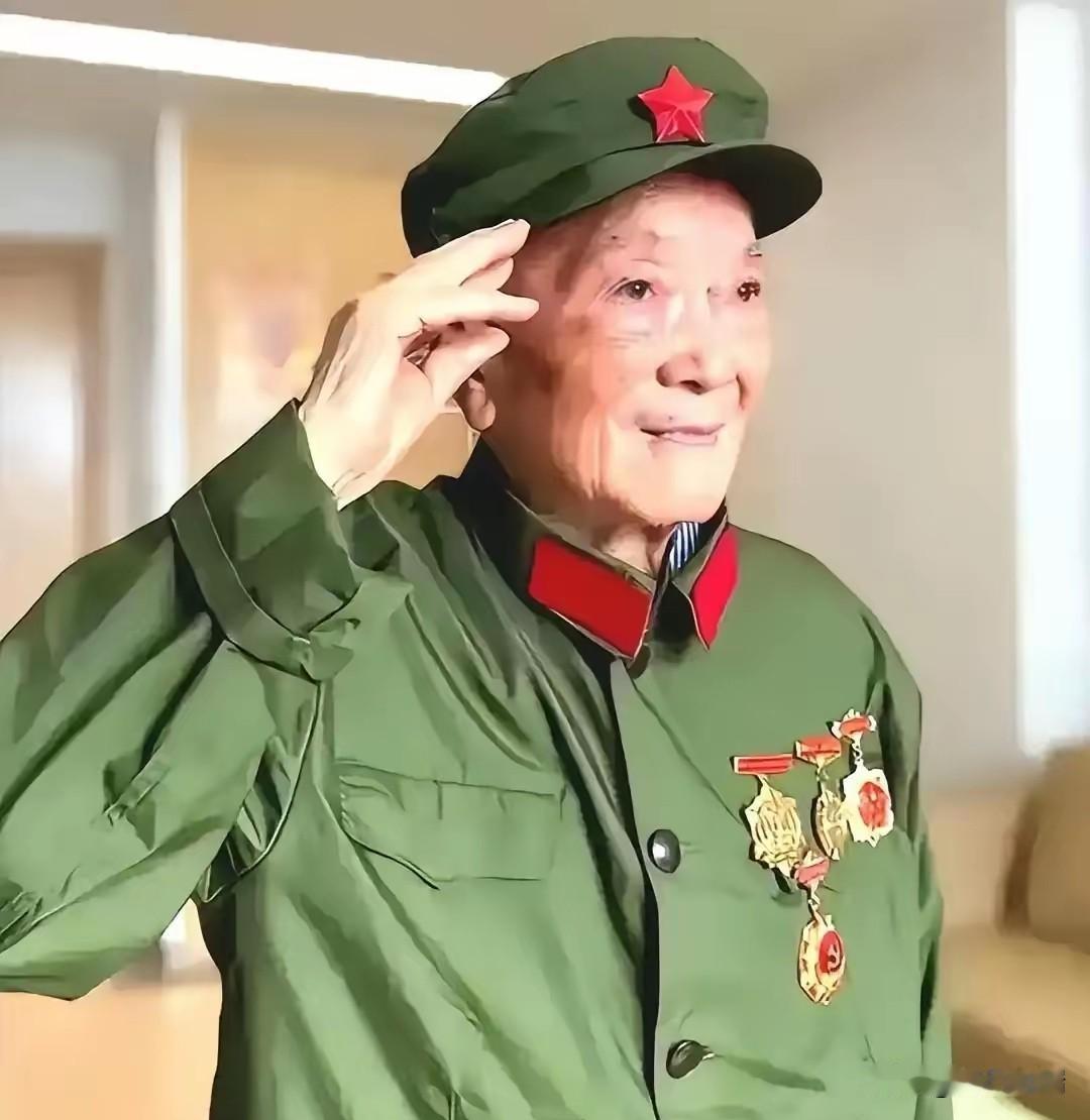 廖汉生1979年视察成都军区点名要见贺龙外甥，得知行政级别只有16级后直摇头：太