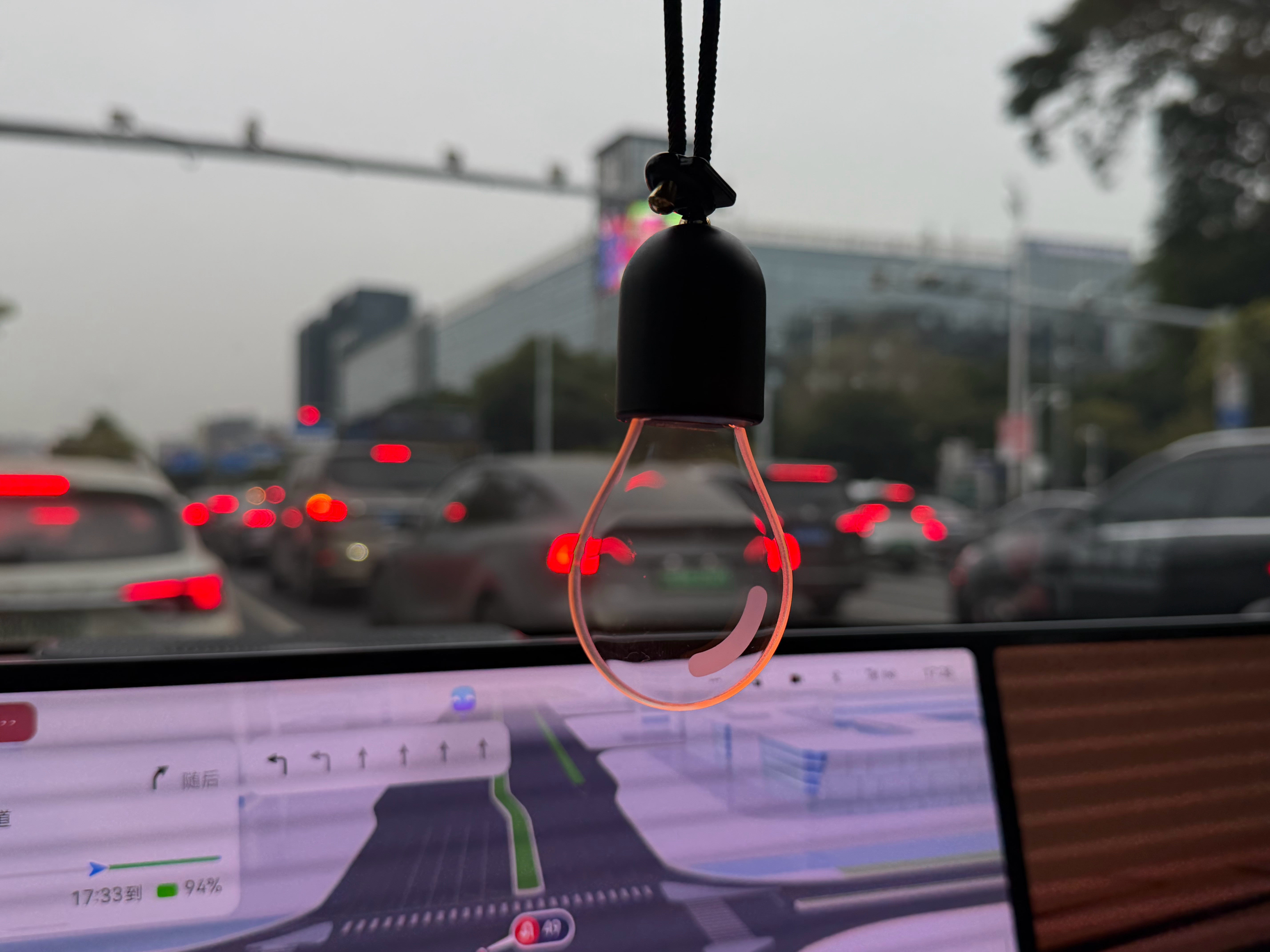 抖子买的小挂件哈哈看似灯泡实则平面