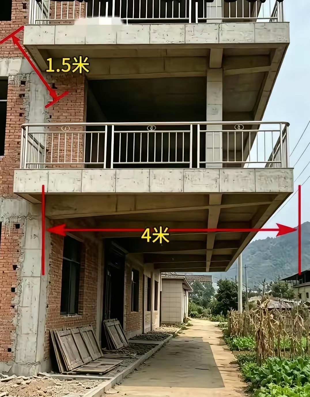 从房子建好，家门口过路的人好像少了很多！