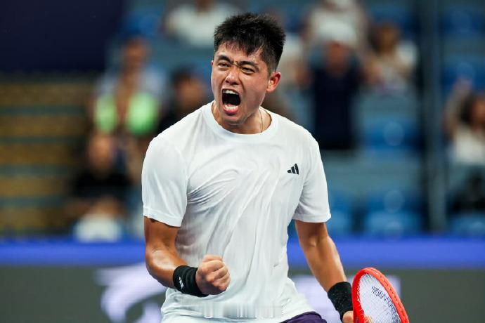 全运会网球男单1/4决赛，吴易昺6-1/7-6(3)孙发京全运会网球男单四强出炉