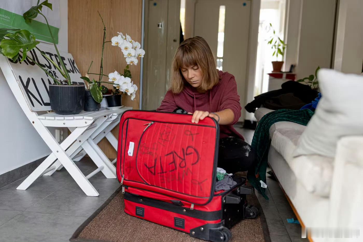 环保少女控诉，她在被以色列拘押期间的遭到身心摧残。据她透露，以方人员不给食物，不