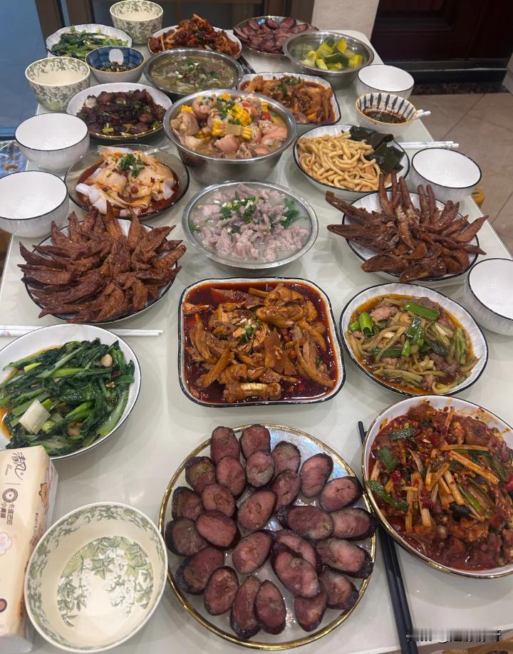 这一桌菜200块钱够不够？