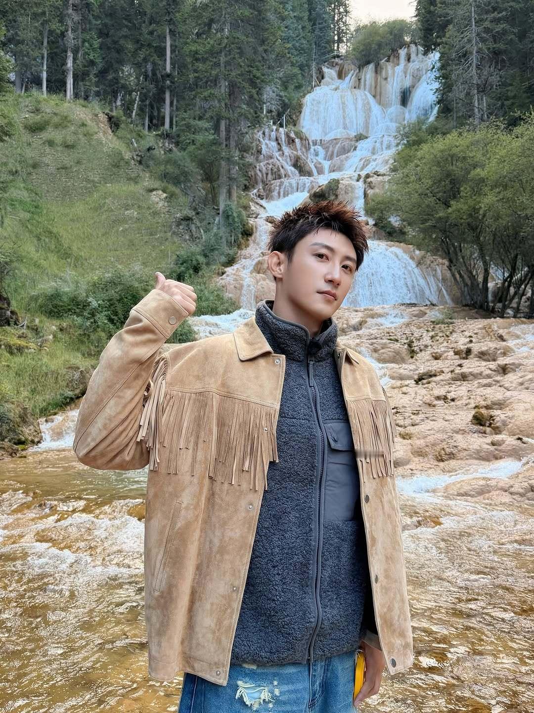 每当我看到有艺人粉丝说自担长得像黄景瑜的时候，感觉就跟我在🫘上随机刷到有素人说