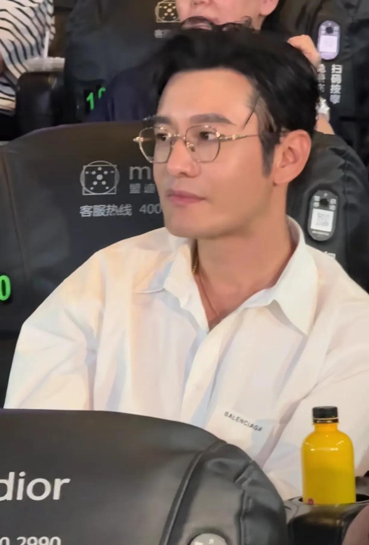为什么老有人在黑黄晓明，我觉得他挺好的，有作品，作品里也有非常经典的，是个好演员