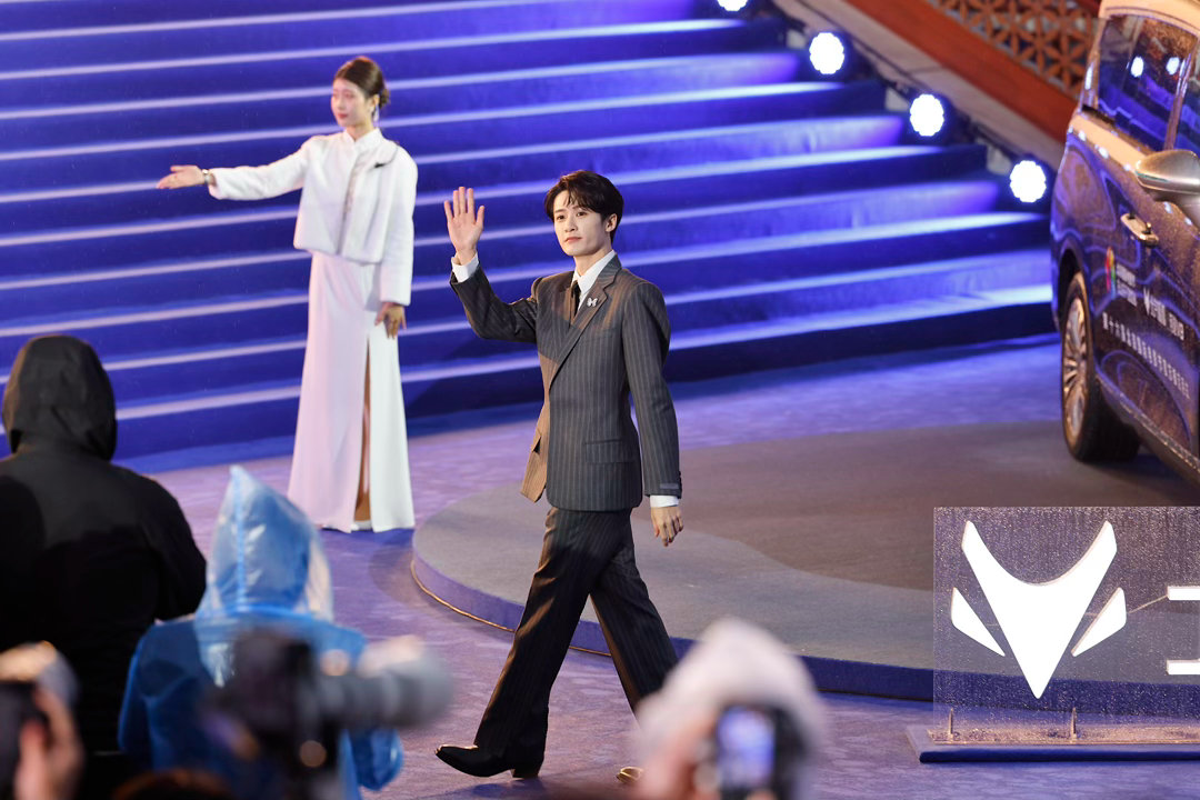 檀健次太会说了他说关注艺人和关注电影可以共存，好电影和流量不矛盾。这话说得挺实