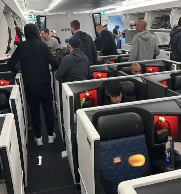 曾凡博回国了，打中国澳门季前赛，希望他还能回美国继续深造锻炼。但是丑话说在前头