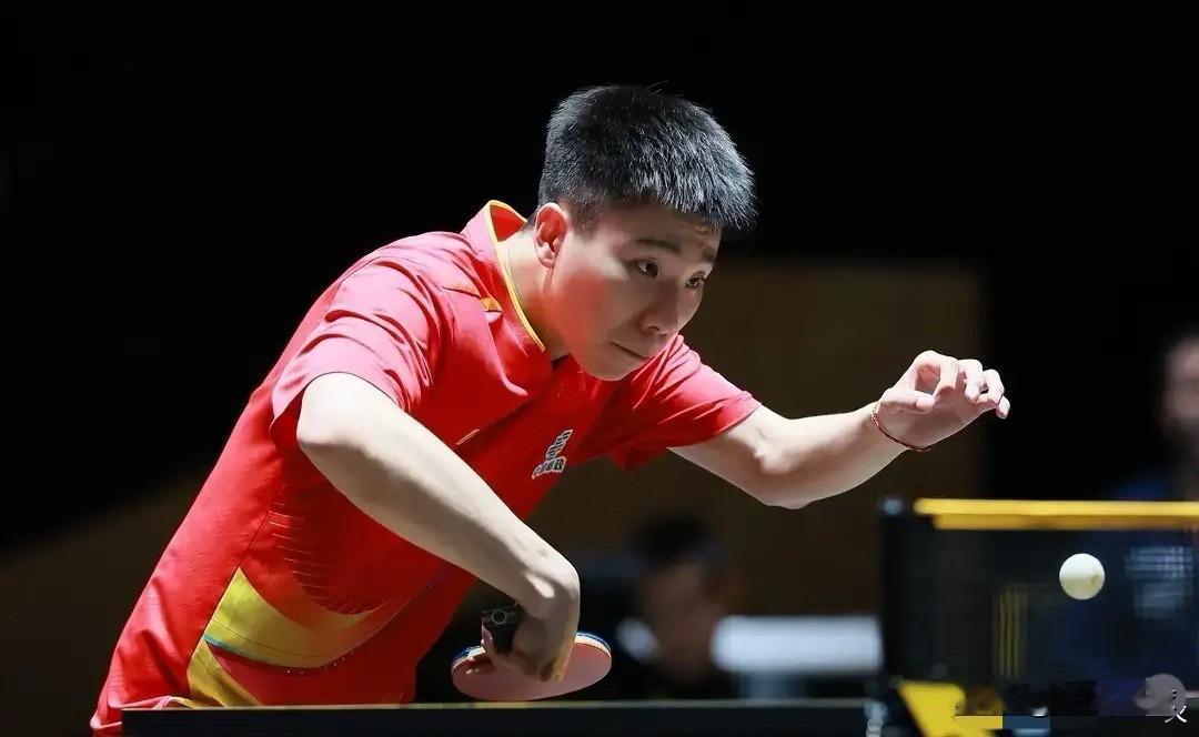 徐瑛彬输球：折射国乒一个“大尴尬”！你说不让他打比赛，球迷们都在说：为啥带人