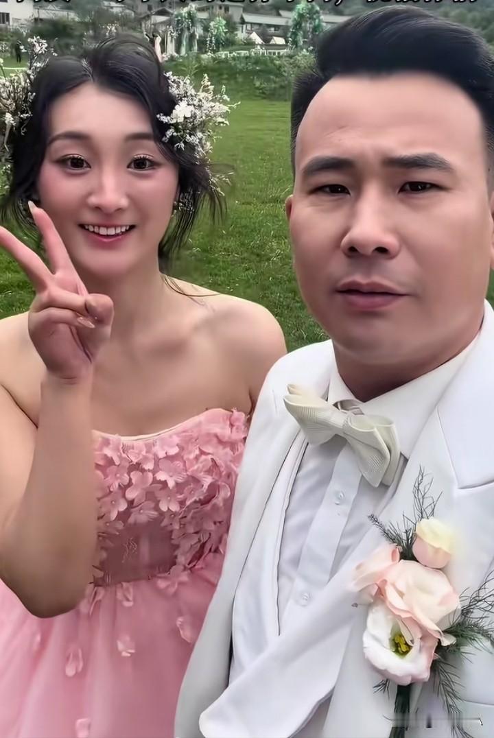 挺般配！”大衣哥”前儿媳陈亚男晒与新老公郭新鹏婚纱照，看得出陈亚男对新任丈夫非常
