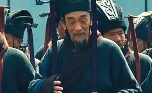 假如王允，在吕布杀董卓后，能够听取建议，召降并安抚董卓旧部，那么可能就不会有后来李傕、郭汜反叛。这个