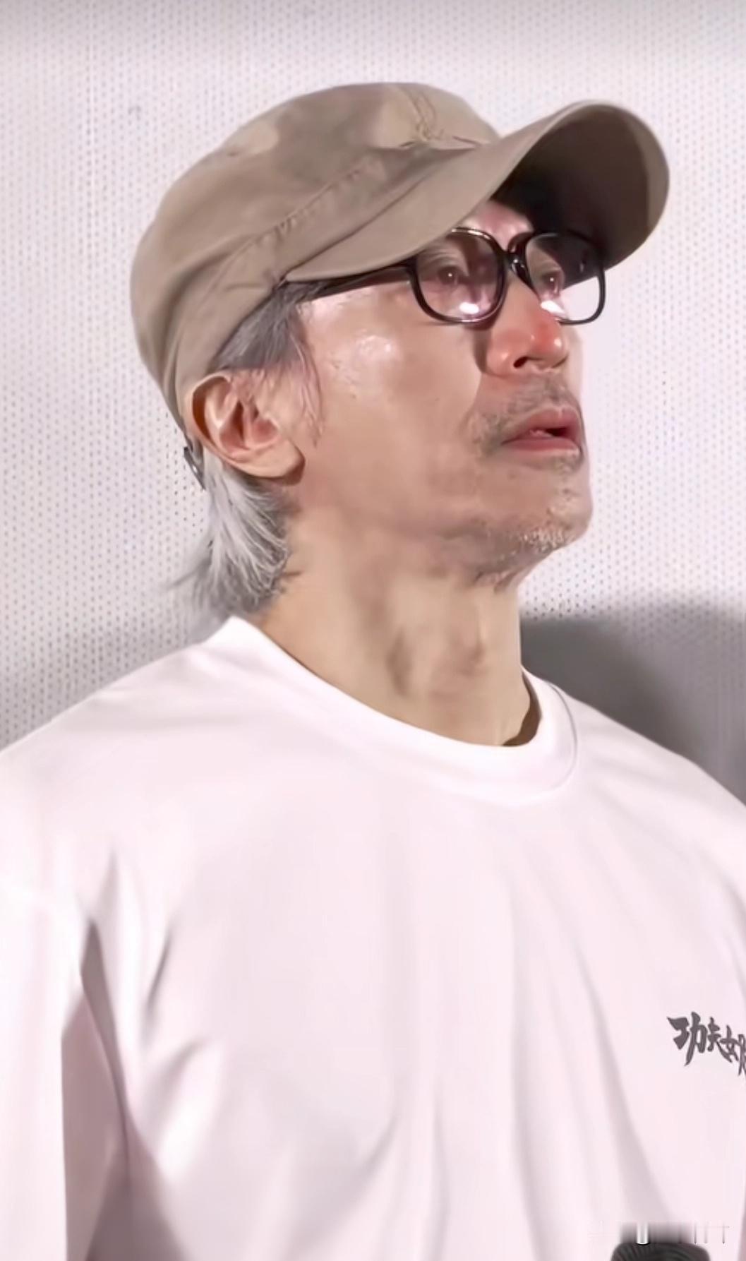 不得不承认，周星驰路演含泪的一幕，给票房上分了。男人的眼泪，特别能戳人。