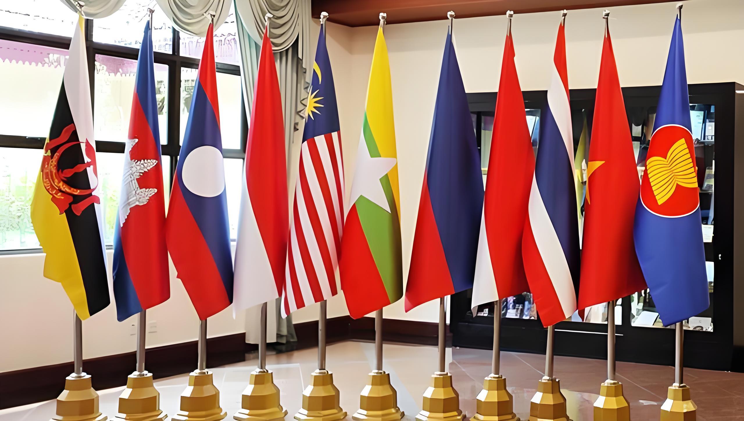 英国跪了！欧洲27国反手对美展开报复，转头示好东盟10国