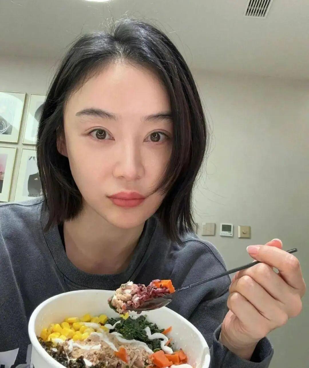 袁姗姗身材状态更显眼