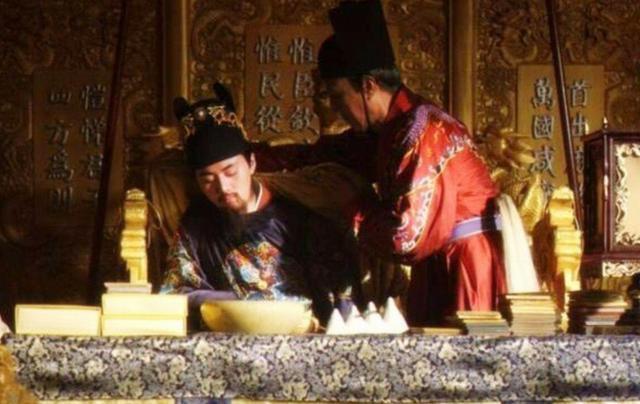 1644年3月19日黎明，崇祯皇帝敲响了召集百官的大钟。钟声一遍遍回荡过整个北京
