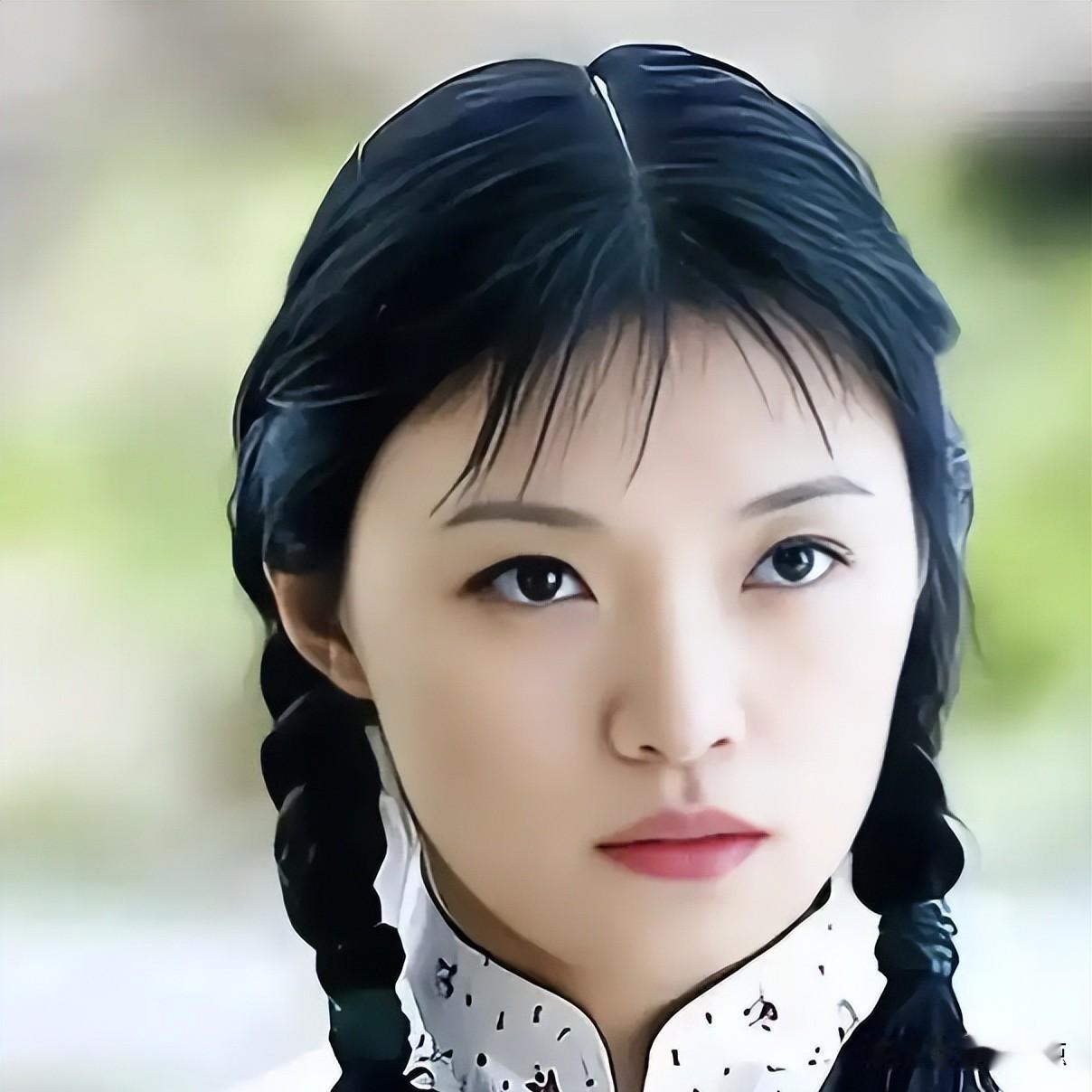 《亮剑》秀芹扮演者，为何被称“最干净女演员”？你肯定记得《亮剑》里那个跪在城楼