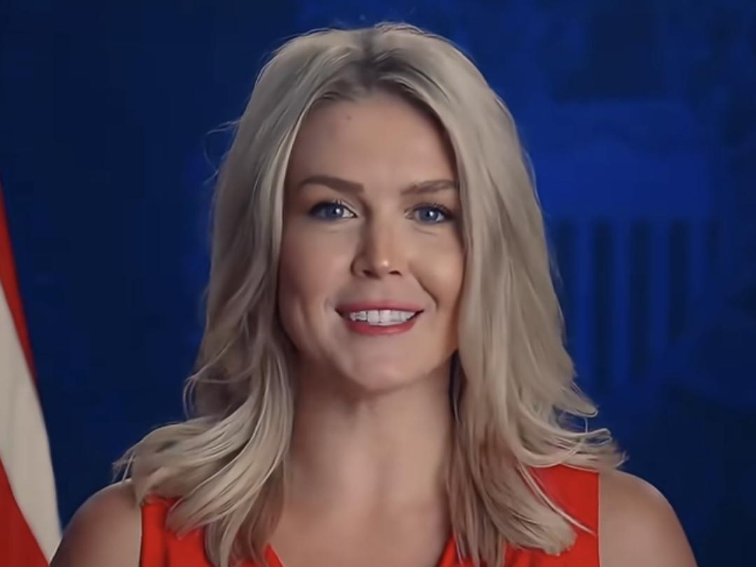 真不能怪卡罗琳，她替特朗普擦了多少屁股，特朗普自己恐怕压根没意识到。明眼人都