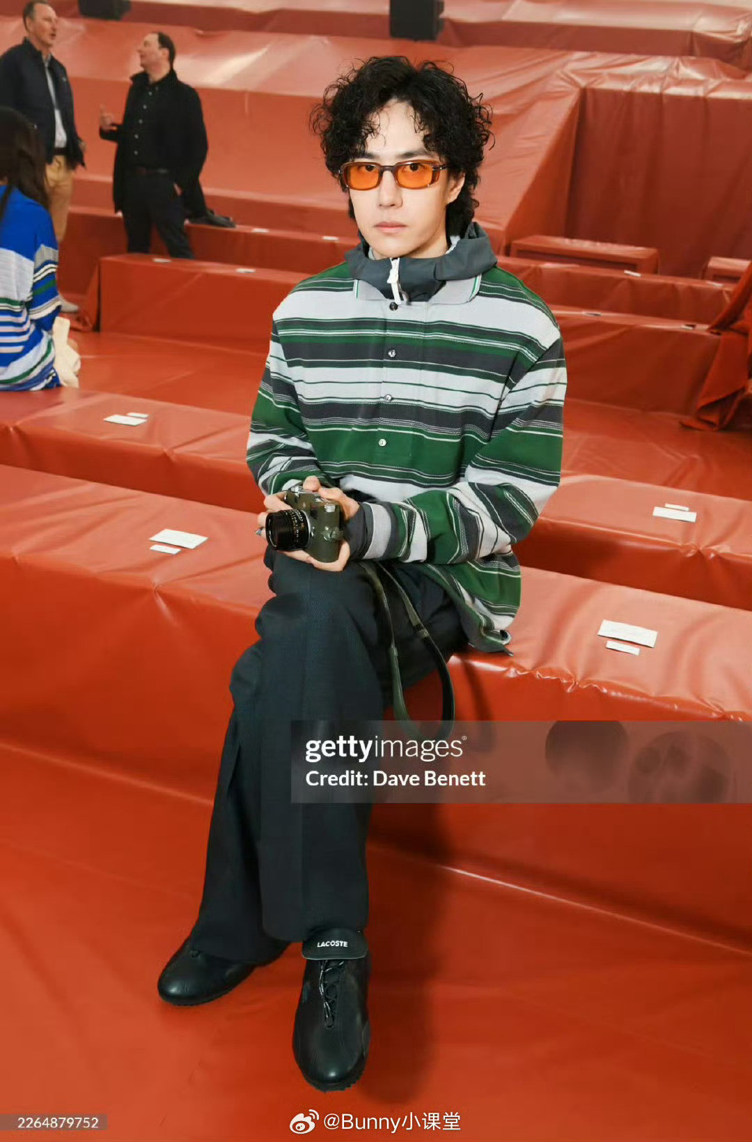 他真的好爱这师奶泡面头