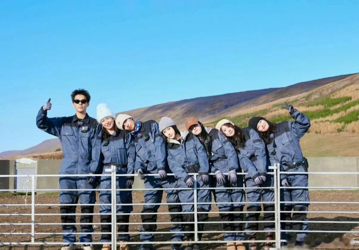 花少要拍团综了热巴不可能,行程满的,蕾子怕出戏,保持神秘感,不考虑常驻综艺了,花