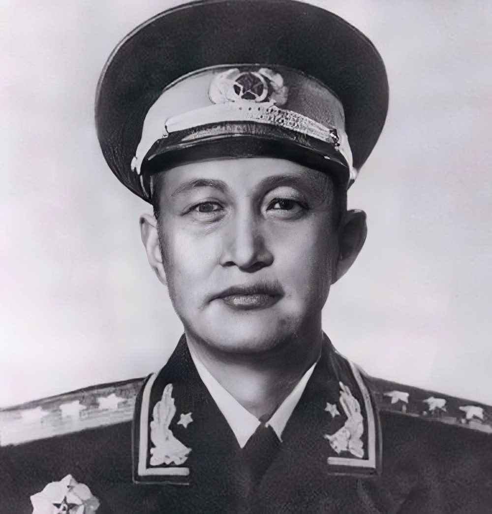 开国上将洪学智，在红四方面军中当到了军级干部，可是因为抗大那场风波，跌了一个大跟