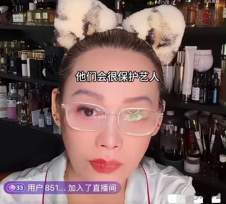 宁静，引发热议。8月27日，57岁的宁静，冲上热搜，最新直播中，她直接曝猛料