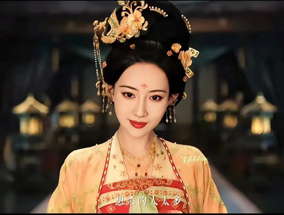 这是孟子义吗？这个妆容也太不适合他了