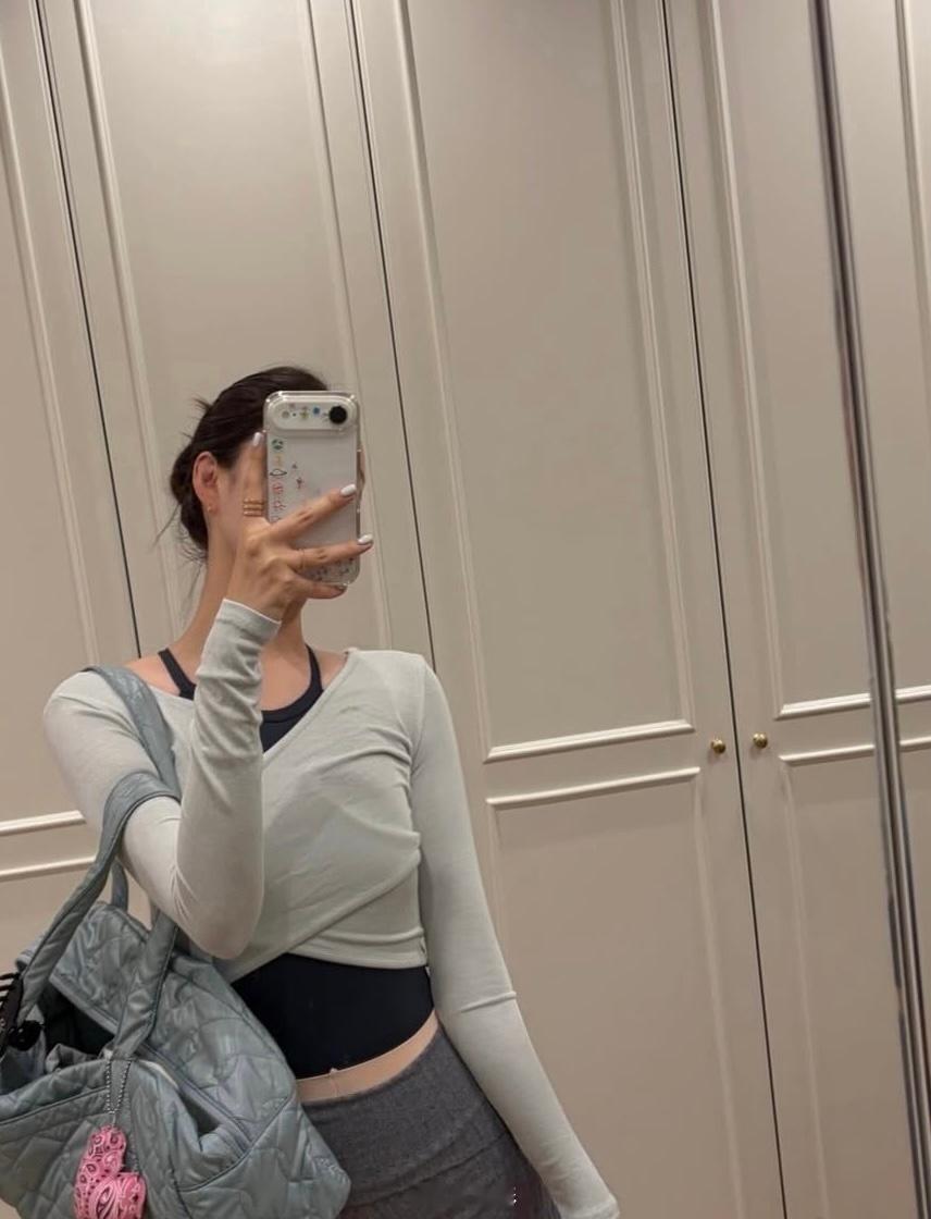 难得刷到一个好看的小姐姐买了iPhoneAir！
