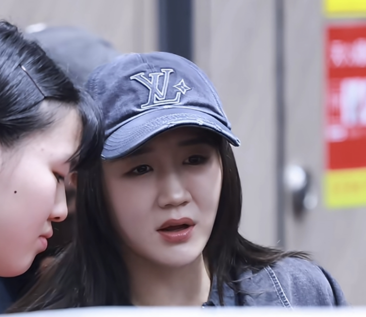 王艺迪能带姜依依，我感觉是陈梦凑合的！北京大满贯，陈梦也来看球了，她和于子洋一起聊天，原来两人不但是