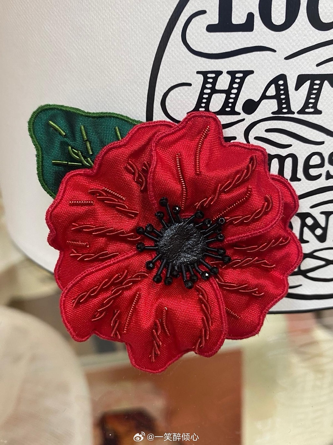 凯特王妃昨天凯瑟琳王储妃在伦敦参加阵亡将士纪念活动的时候，她佩戴的是