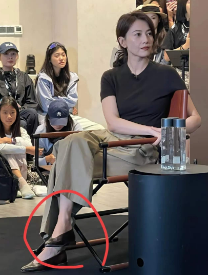 这是高圆圆吗？她怎么那么美，简直就是风韵犹存的存在，在她的脸上满脸都是胶原蛋白