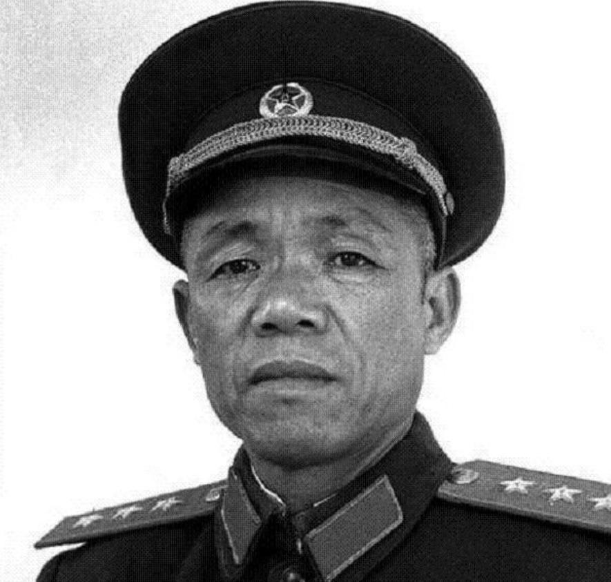 1981年冬，原兰州军区司令韩先楚上将百忙之中，冒雪回乡探亲。回到吴家嘴村，韩先