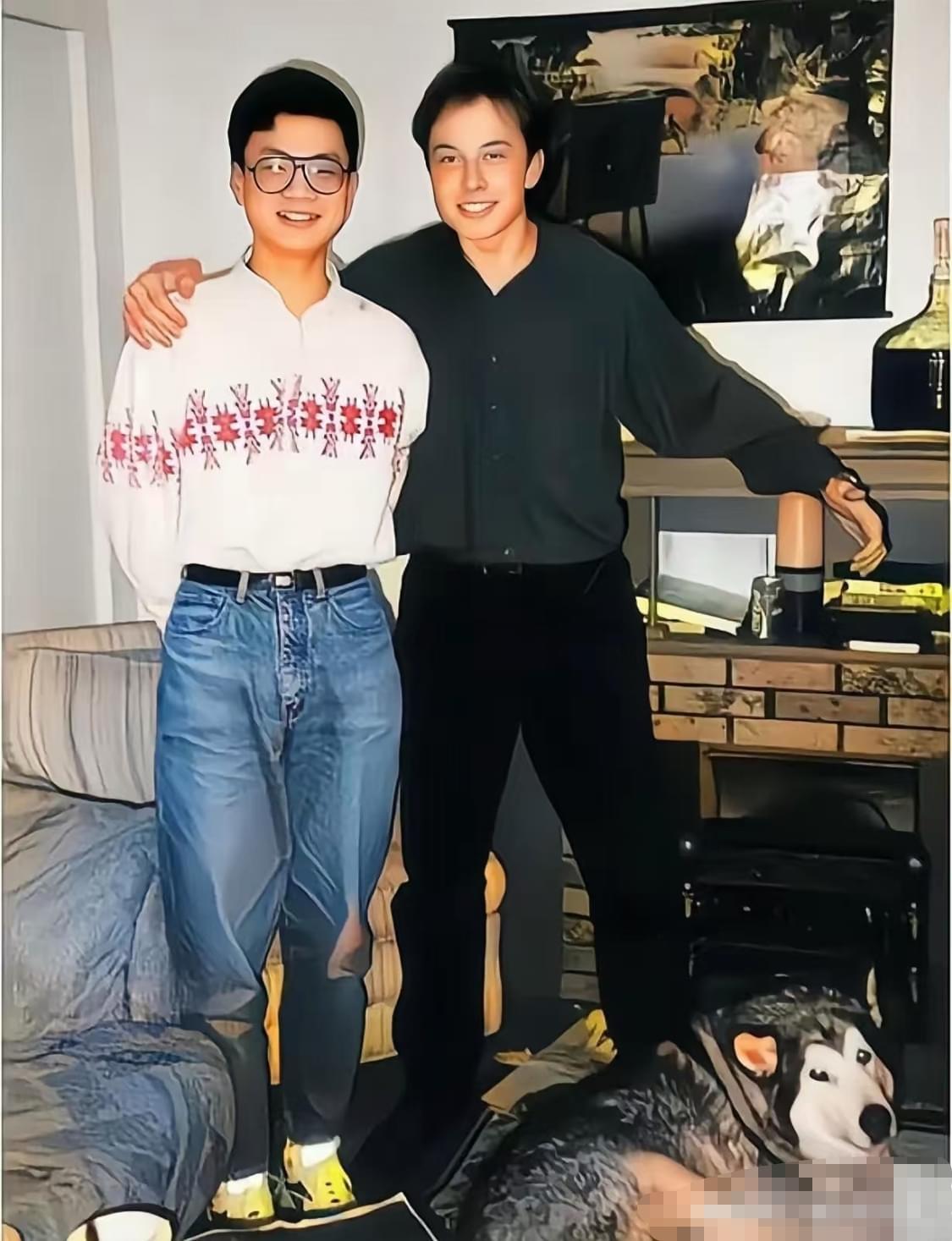 1995年，马斯克与任宇翔本科毕业，一起考入了斯坦福大学读研，谁知，入学仅仅48
