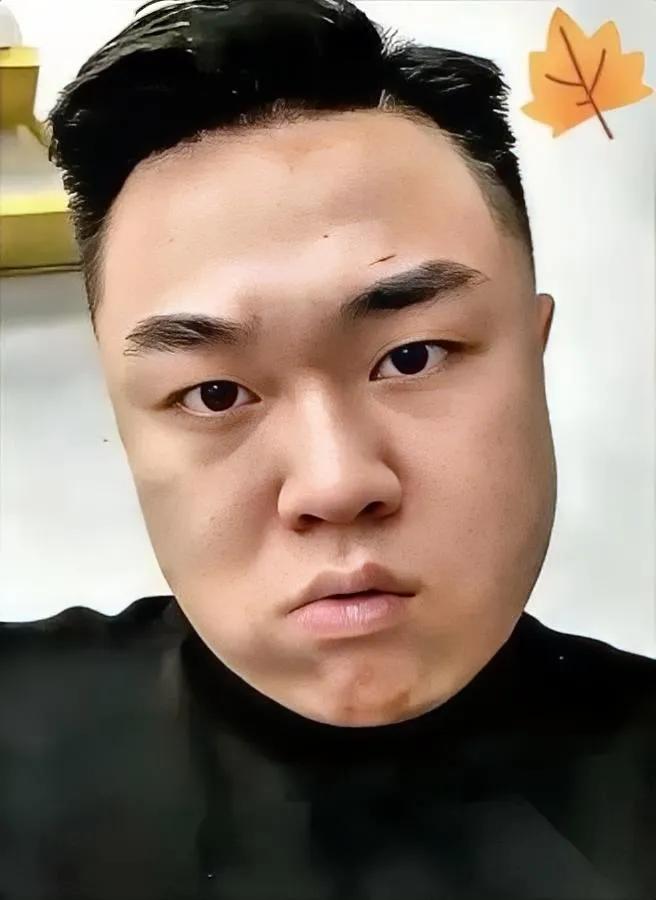 他打的是孩子。轻伤二级？不，是嚣张执照。别被“轻伤”俩字骗了，那只是冰山