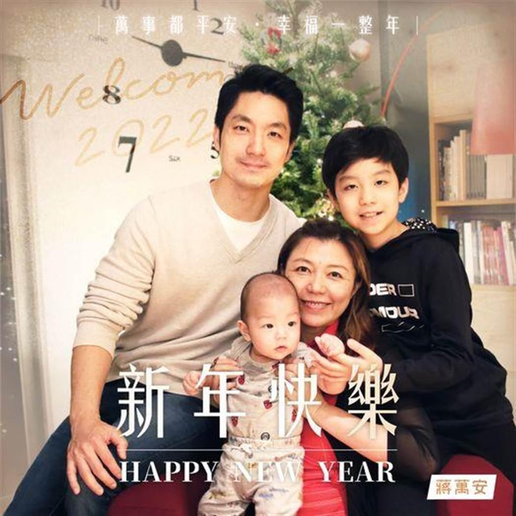 日复一日，年复一年。蒋万安没啥变化的。倒是他大儿子，从儿童到大男孩，变化挺大的。