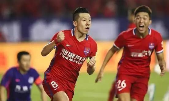 卫冕冠军实力到底有多弱？主场遭遇升班马暴揍，竟毫无还手之力！全网球迷集体为黑马重