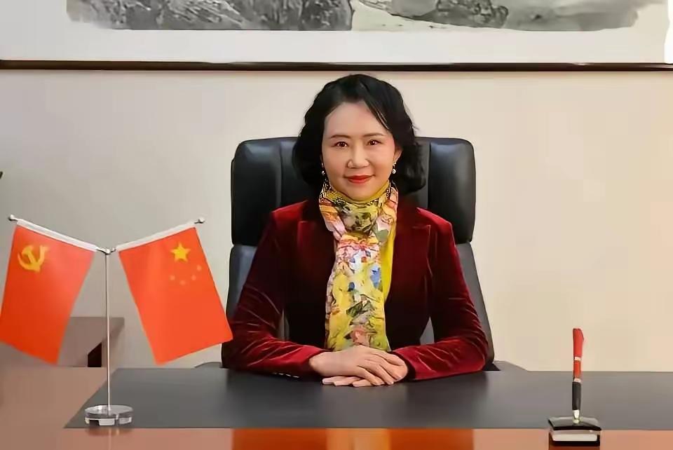 星宇股份现在最坐不住的可能是周宇恒，星宇股份董事长周晓萍已经65岁了，眼看着要退