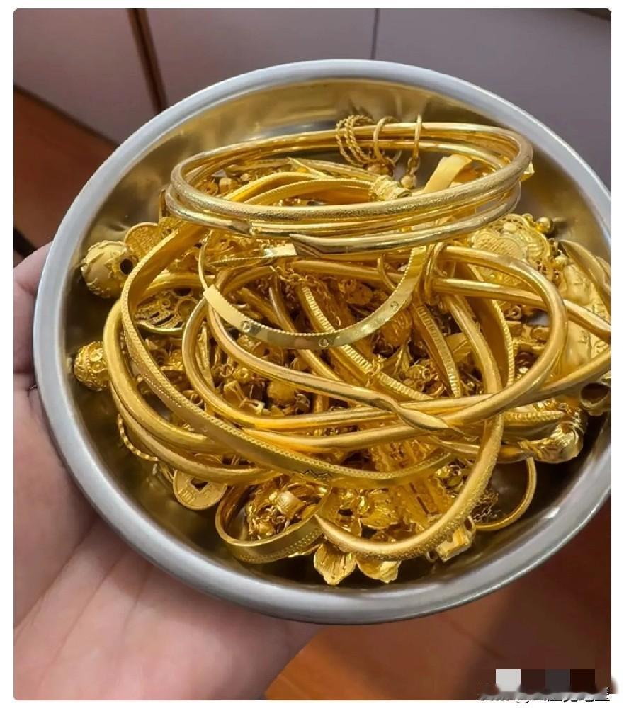 家人们，真别不信！将来黄金就算涨到3000元/克、5000元/克，对普通人来说可