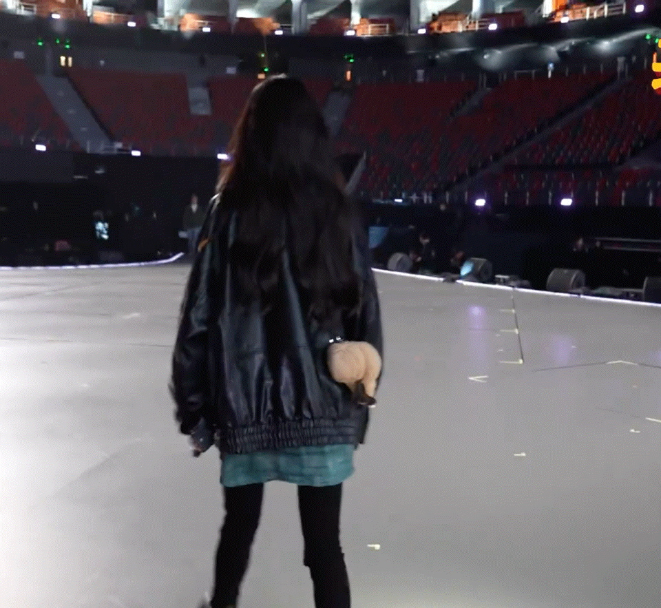 杨幂臭屁猪猪宝小幂全世界最可爱!🥰蹦蹦跳跳的入场/彩排,表演一个嘟嘟嘴,一起