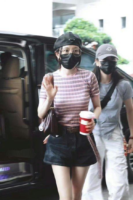杨幂辣妹回归杨幂古装大剧《江山大同》历时四个月拍摄正式杀青，剧中全程扮相是沧桑厚