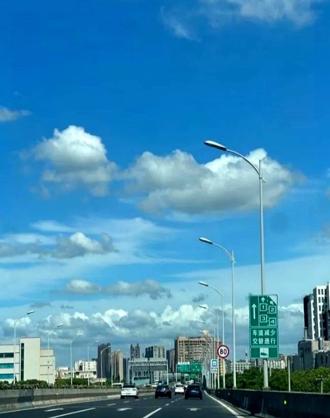 明天7月15号就入伏了，今年还是整整40天，最难熬的那种。接下来这段时间，太阳