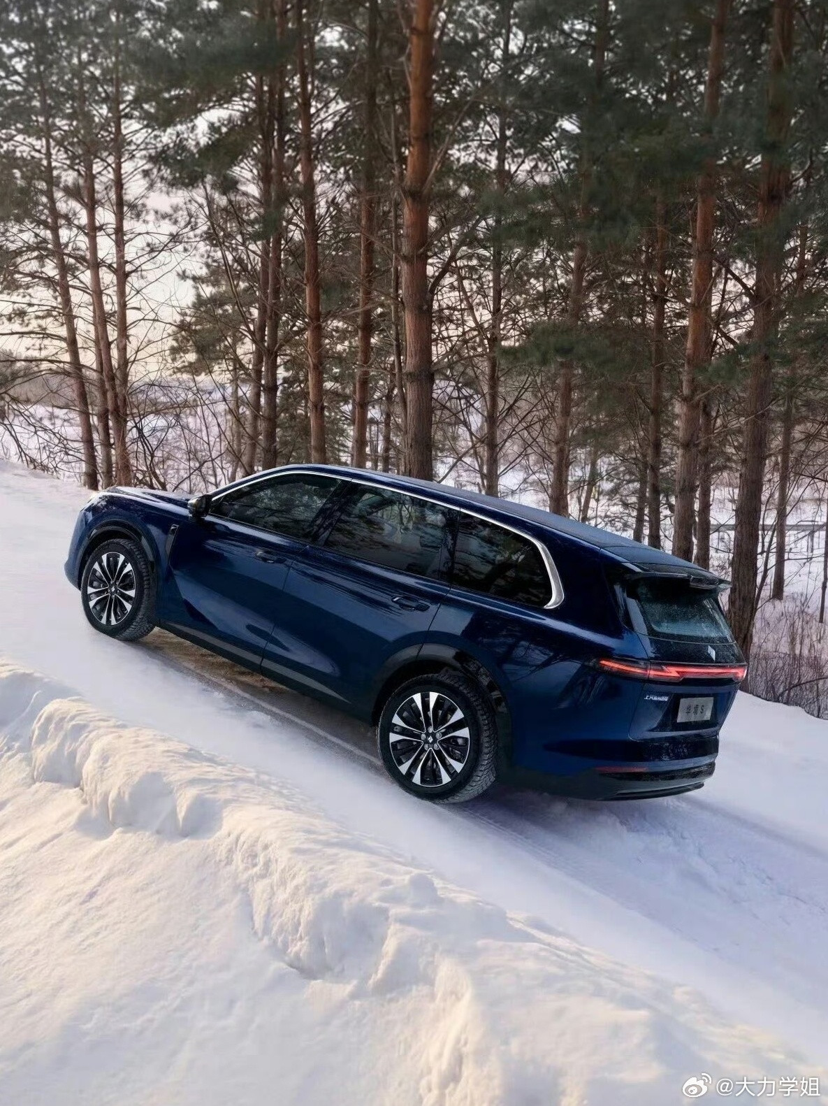 人民的五菱，今晚给了大家太多惊喜！携手华为打造的华境S，把高端智能和家用实用完美