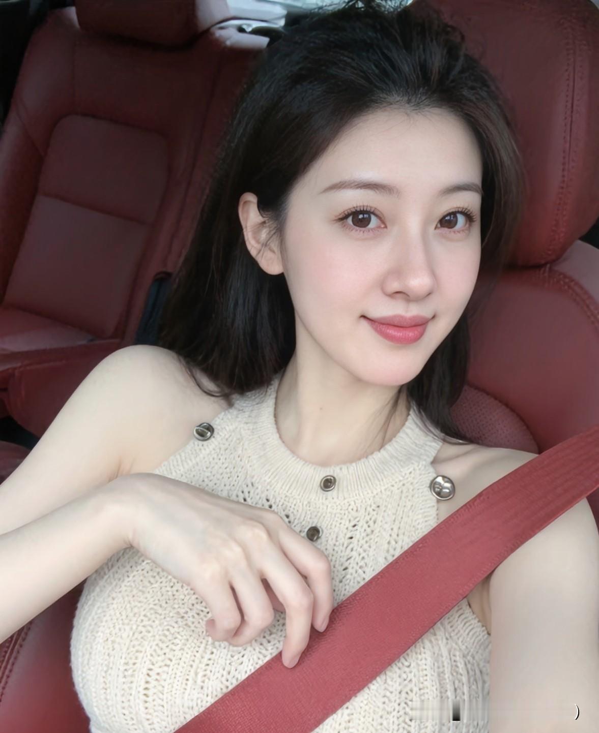 爱不是让你变得小心翼翼，处处委屈自己；也不是让你失去棱角，一味妥协退让。