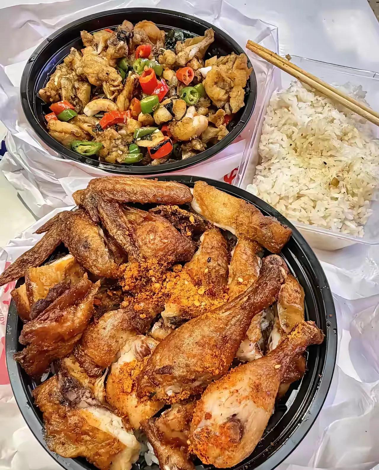 我每次饭店吃完大餐第二天早上起来口渴难受嗓子不舒服，外面不管吃啥饭都渴，喝口水