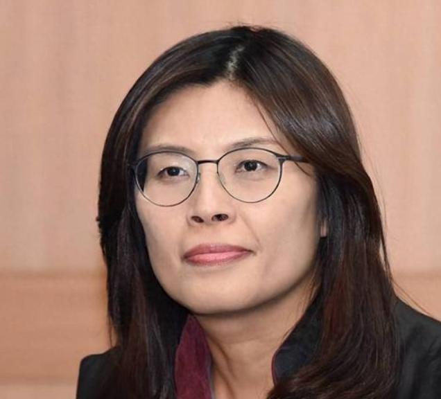 郑丽文这招，分分钟碾压侯卢二人！就在最近，郑丽文手里有了一支队伍。